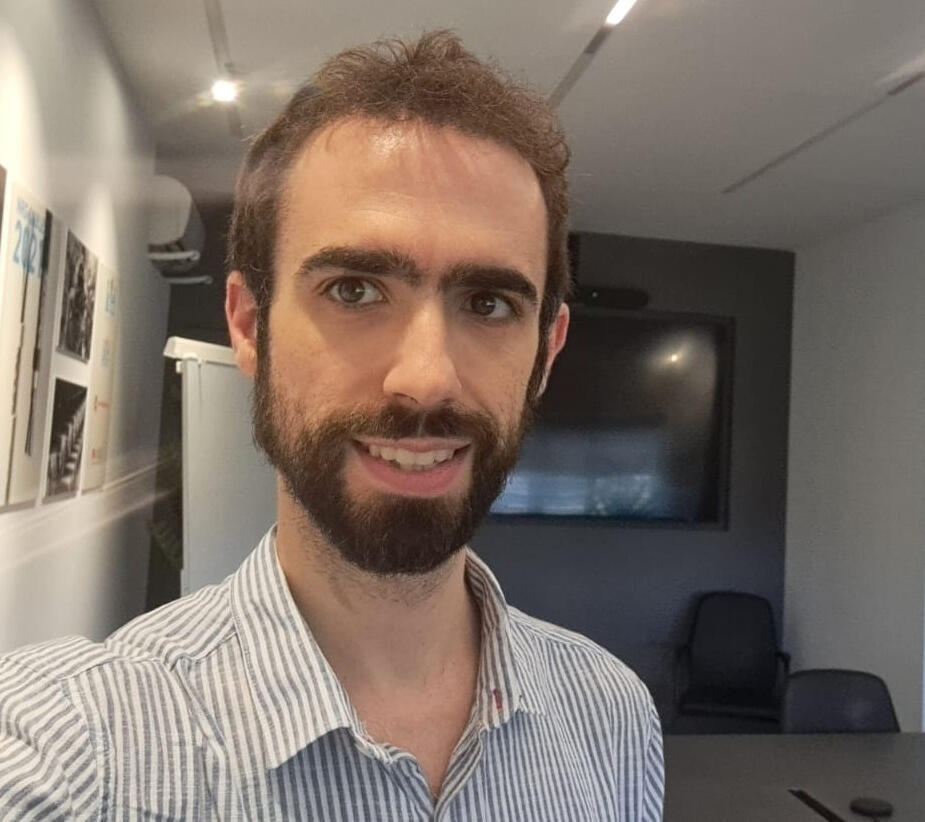 Contatti Elliott McDonald – Insegnante Inglese Castel Bolognese. Lezioni di inglese Castel Bolognese, Faenza, Imola Foto di Elliott McDonald, insegnante di inglese professionale disponibile per lezioni