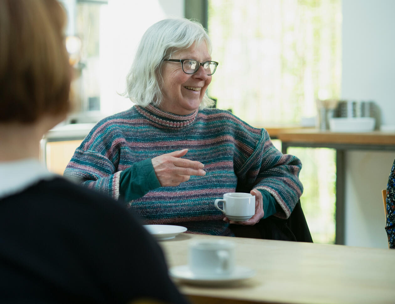 Inglese per Giovani – Corsi per ragazzi 11+ Castel Bolognese. Lezioni di inglese Castel Bolognese Giovane studente che studia inglese con insegnante madrelingua